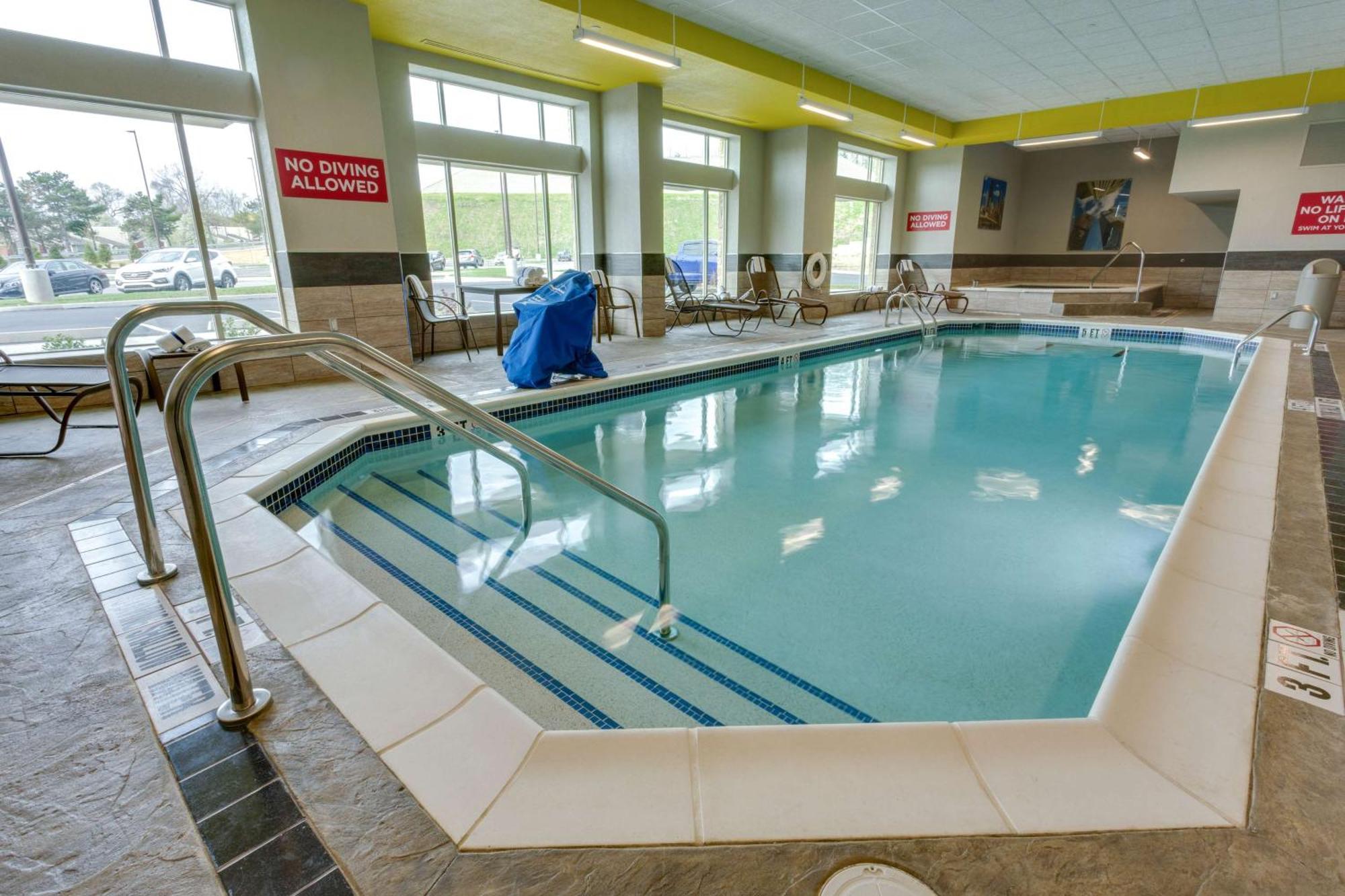 Drury Inn & Suites Pittsburgh Airport Settlers Ridge Экстерьер фото